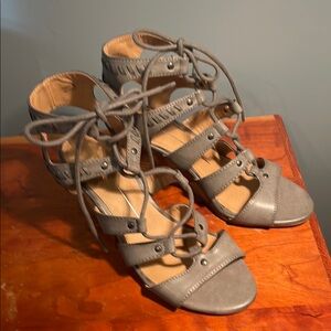 Gray/green report “scout” gladiator Sandals size 8